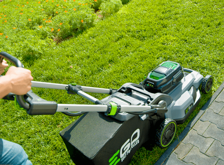 lm2102sp_21_self-propelledlawnmower_3_upto45minruntime lm2102sp_21_self-propelledlawnmower_3_upto45minruntime
